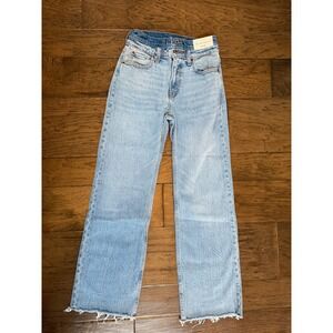 NWT Abercrombie & Fitch High Rise 90s Relaxed Jeans Light Wash Raw Hem